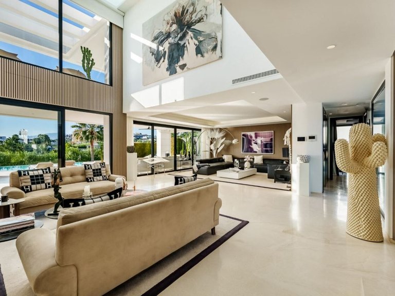 Villa for Sale in Nueva Andalucia, Malaga 8
