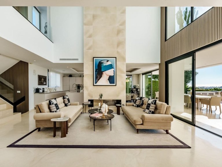 Villa for Sale in Nueva Andalucia, Malaga 9