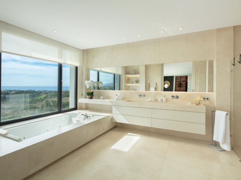 Villa for Sale in El Paraiso, Malaga 15