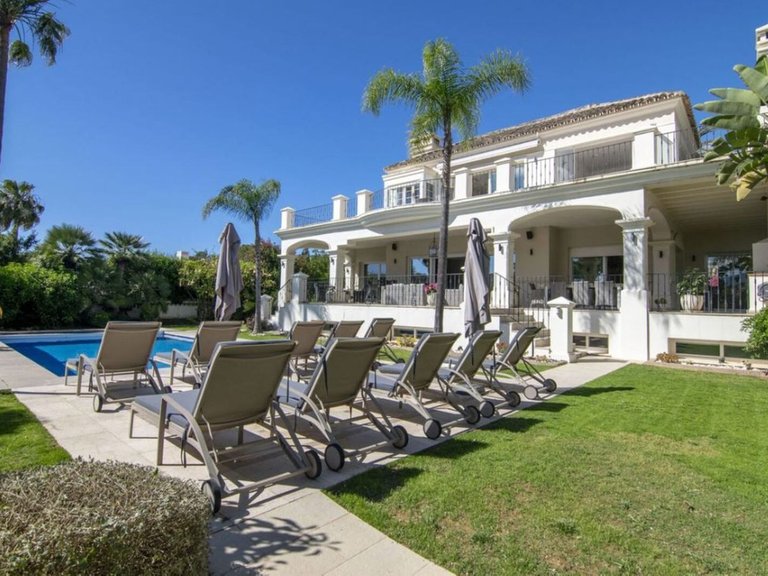 Villa for Sale in Nueva Andalucia, Malaga 2