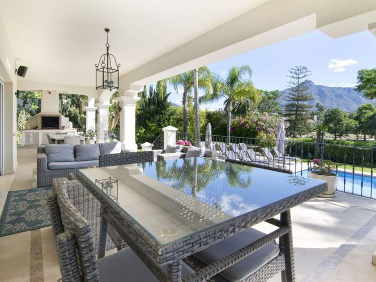 Villa for Sale in Nueva Andalucia, Malaga 3