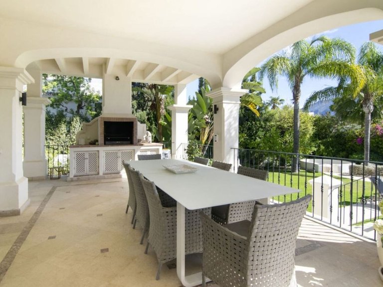 Villa for Sale in Nueva Andalucia, Malaga 5