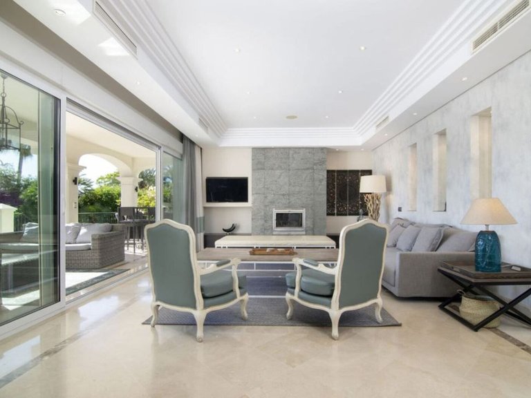 Villa for Sale in Nueva Andalucia, Malaga 9