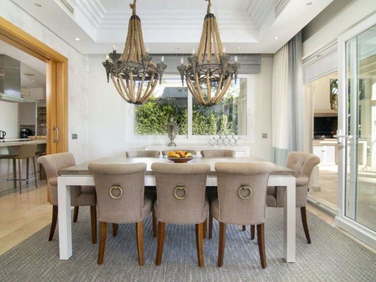 Villa for Sale in Nueva Andalucia, Malaga 10