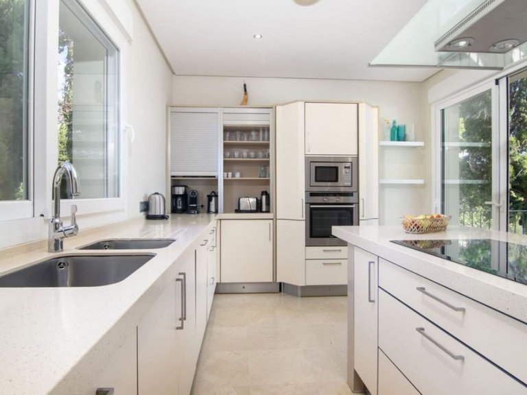 Villa for Sale in Nueva Andalucia, Malaga 12