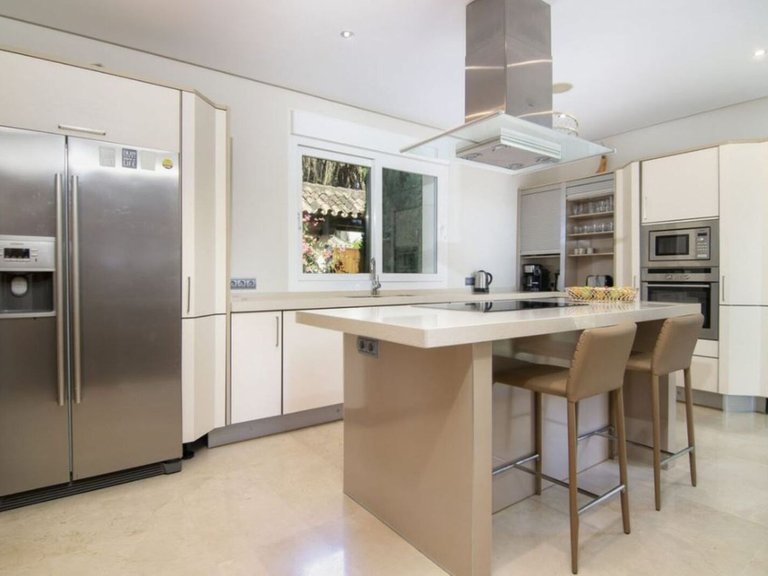 Villa for Sale in Nueva Andalucia, Malaga 13