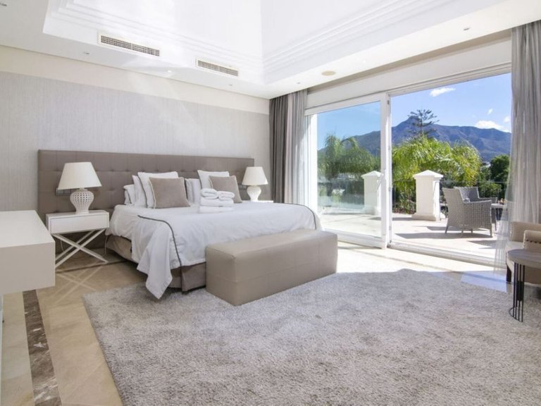 Villa for Sale in Nueva Andalucia, Malaga 15