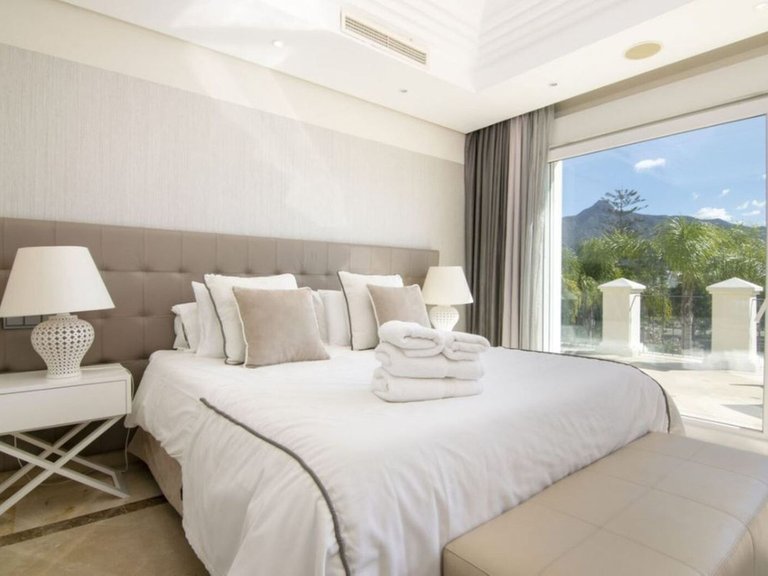 Villa for Sale in Nueva Andalucia, Malaga 16