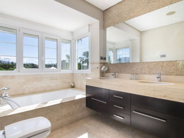 Villa for Sale in Nueva Andalucia, Malaga 20