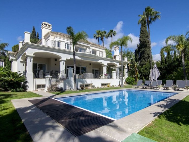 Villa for Sale in Nueva Andalucia, Malaga 23