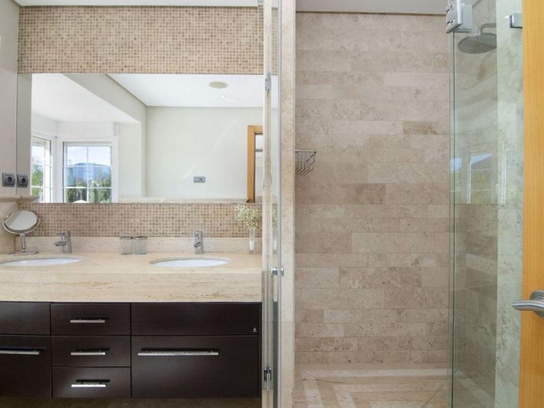 Villa for Sale in Nueva Andalucia, Malaga 24