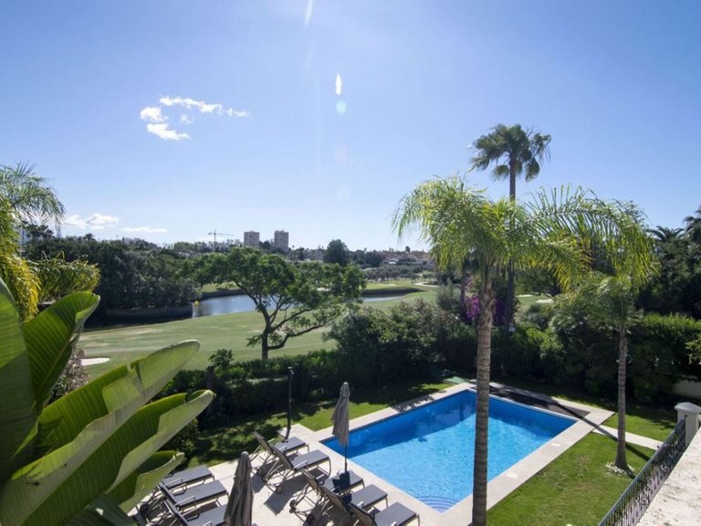 Villa for Sale in Nueva Andalucia, Malaga 28