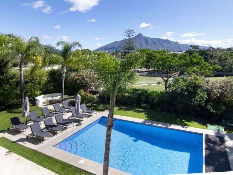 Villa for Sale in Nueva Andalucia, Malaga 29