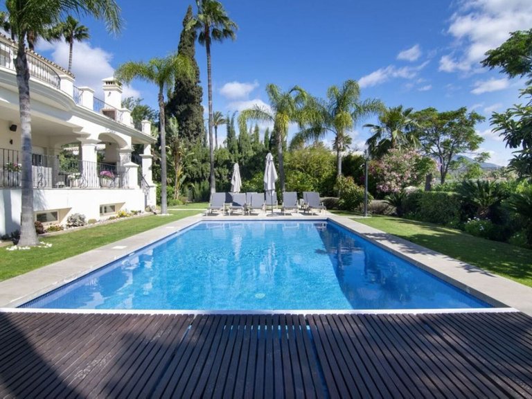 Villa for Sale in Nueva Andalucia, Malaga 30