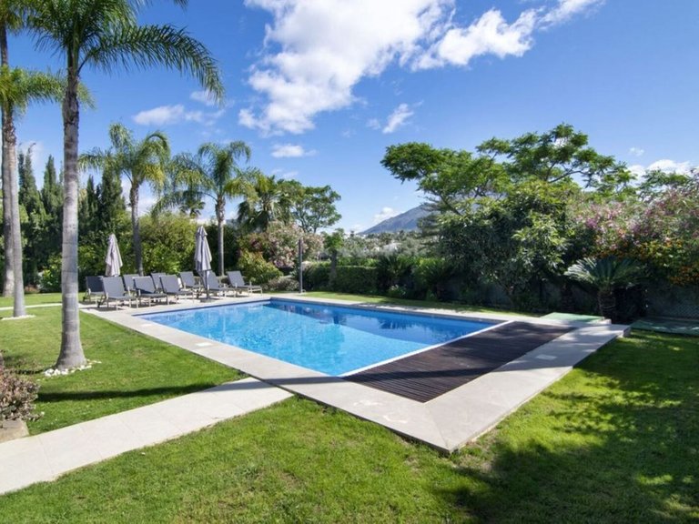 Villa for Sale in Nueva Andalucia, Malaga 31