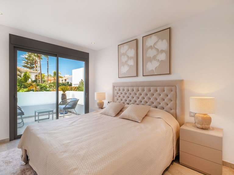 Villa for Sale in Marbella Golden Mile, Malaga 6