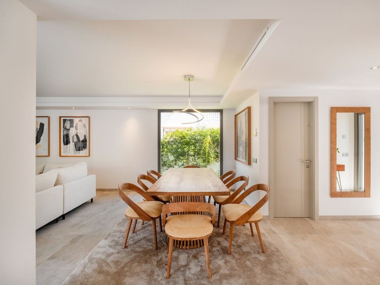Villa for Sale in Marbella Golden Mile, Malaga 17