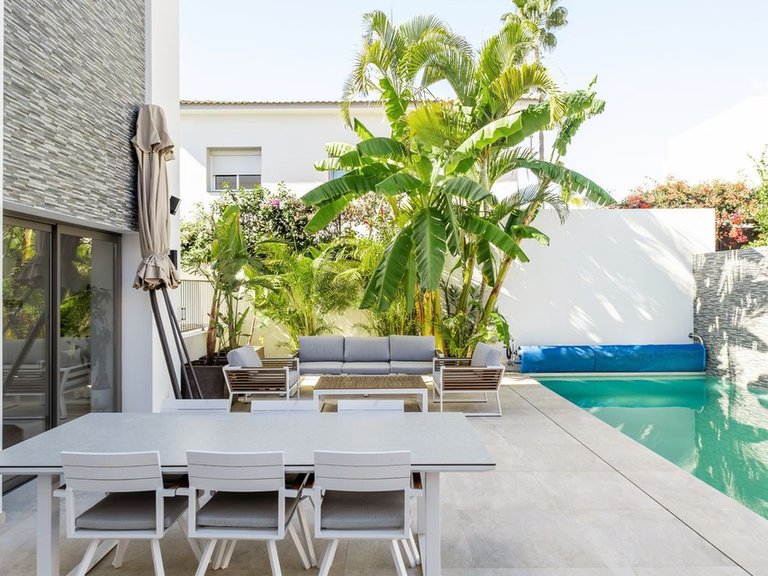 Villa for Sale in Marbella Golden Mile, Malaga 24