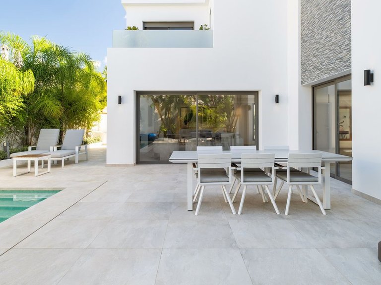 Villa for Sale in Marbella Golden Mile, Malaga 37