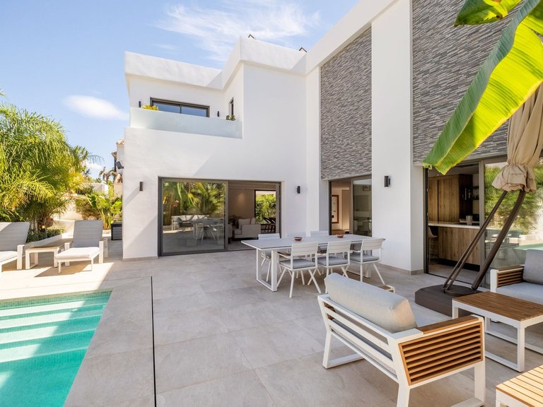 Villa for Sale in Marbella Golden Mile, Malaga 41
