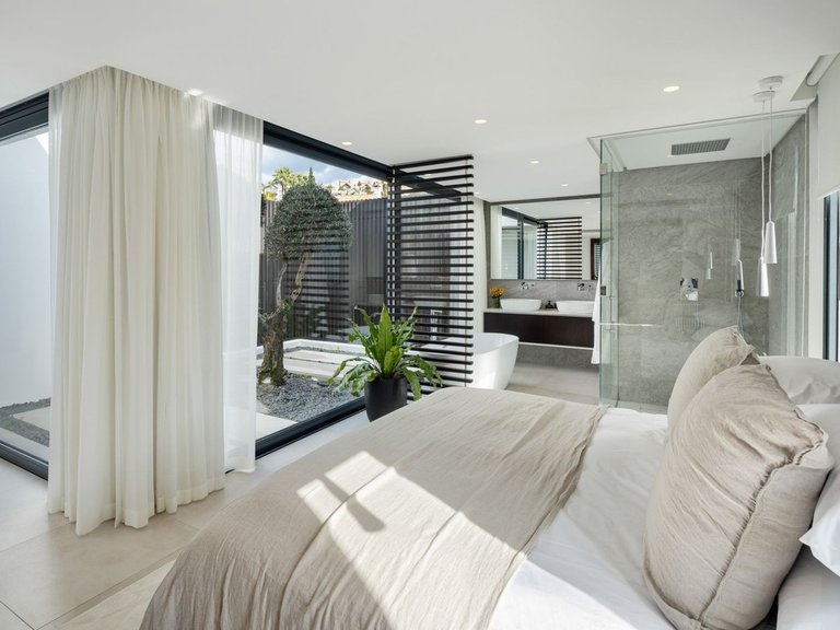 Villa for Sale in Nueva Andalucia, Malaga 8