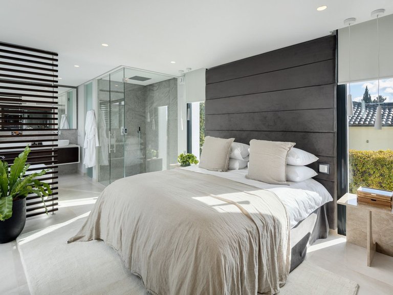 Villa for Sale in Nueva Andalucia, Malaga 13
