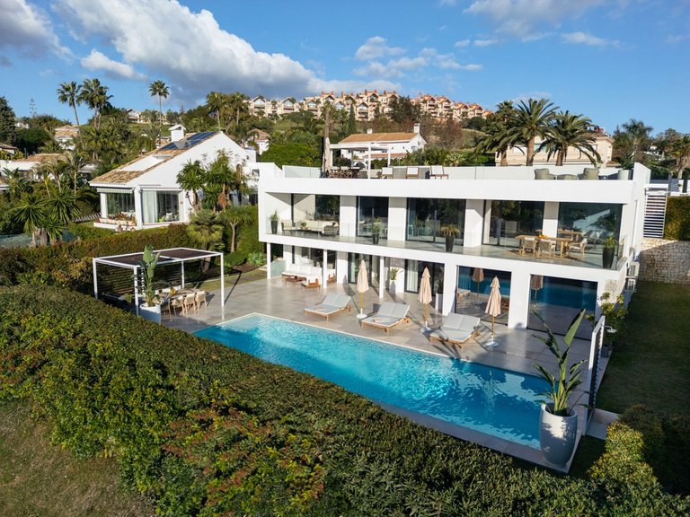 Villa for Sale in Nueva Andalucia, Malaga 20