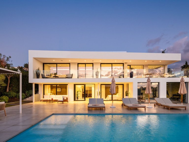 Villa for Sale in Nueva Andalucia, Malaga 23