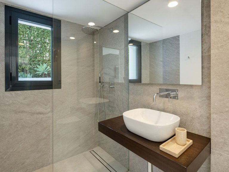 Villa for Sale in Nueva Andalucia, Malaga 26