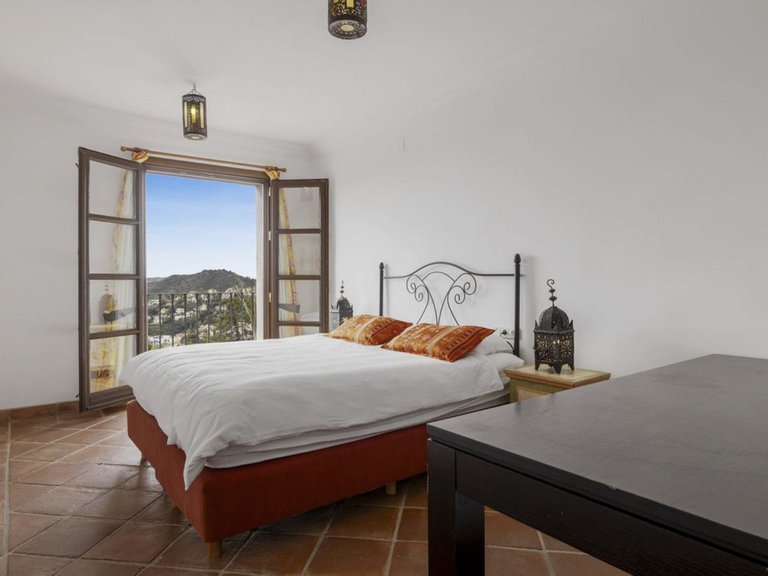 Villa for Sale in Benahavis, Malaga 10