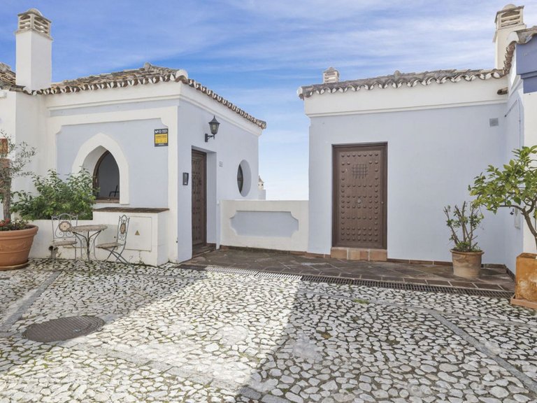 Villa for Sale in Benahavis, Malaga 25