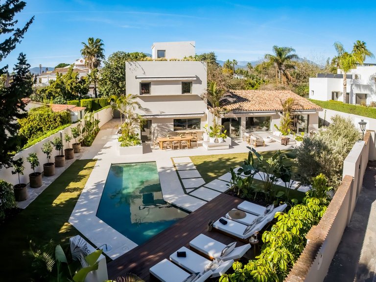 Villa for Sale in Churriana, Malaga 1