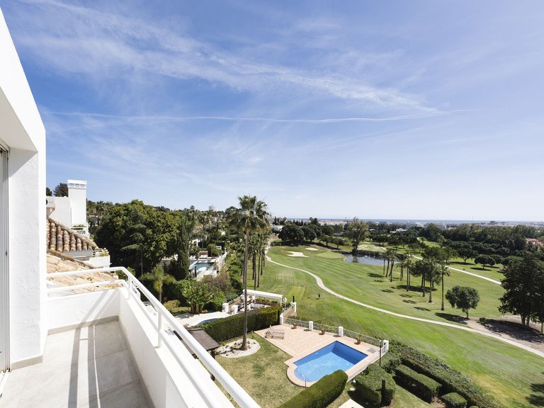 Penthouse for Sale in Nueva Andalucia, Malaga 18