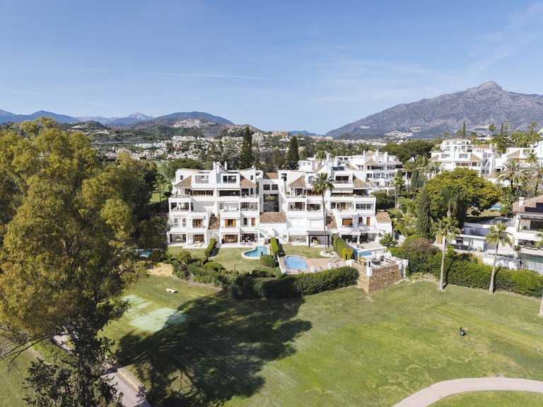Penthouse for Sale in Nueva Andalucia, Malaga 24