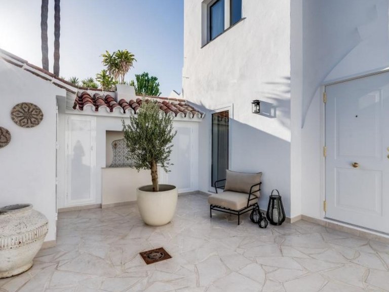 Town House for Sale in Nueva Andalucia, Malaga 18