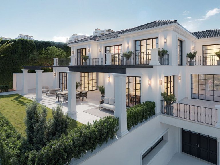 Villa for Sale in La Mairena, Malaga 4