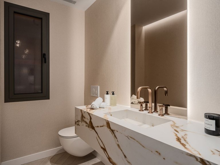 Apartment for Sale in Nueva Andalucia, Malaga 8