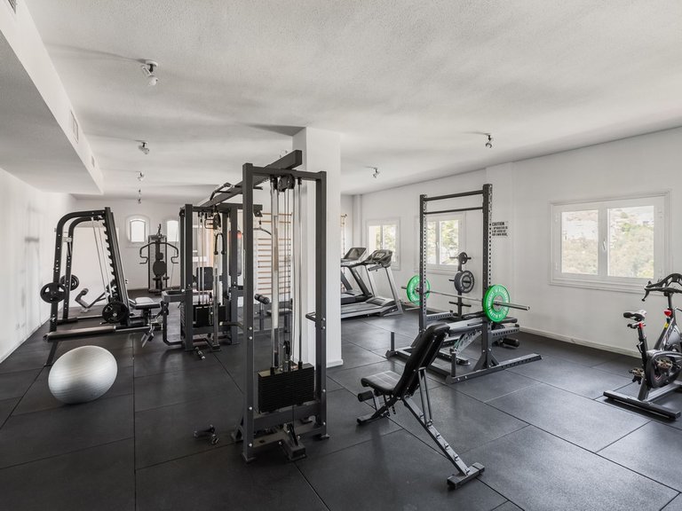 Apartment for Sale in Nueva Andalucia, Malaga 25