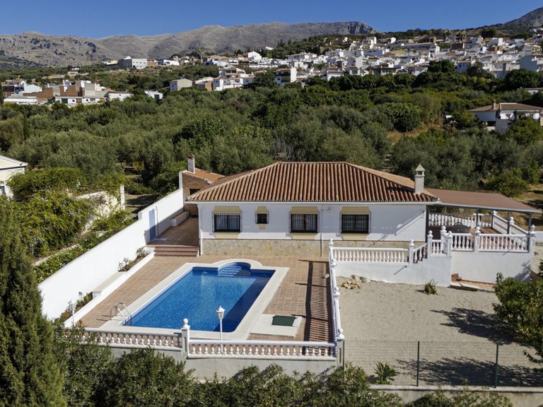 Villa for Sale in Periana, Malaga 2
