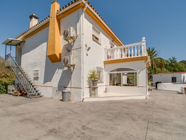 Villa for Sale in Coin, Malaga 11