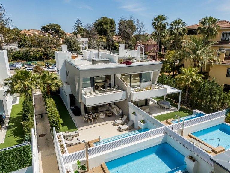 Town House for Sale in Puerto Banus, Malaga 1