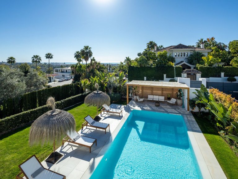 Villa for Sale in Nueva Andalucia, Malaga 9
