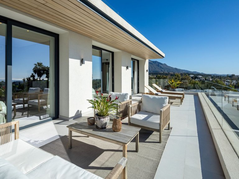 Villa for Sale in Nueva Andalucia, Malaga 16