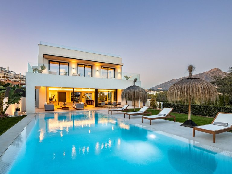 Villa for Sale in Nueva Andalucia, Malaga 20