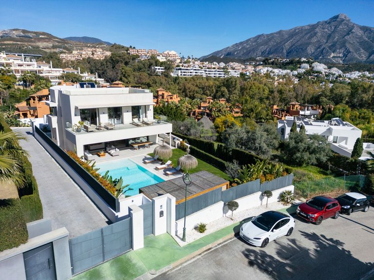 Villa for Sale in Nueva Andalucia, Malaga 27