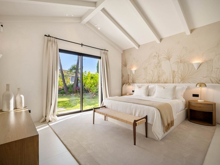 Villa for Sale in Nueva Andalucia, Malaga 8
