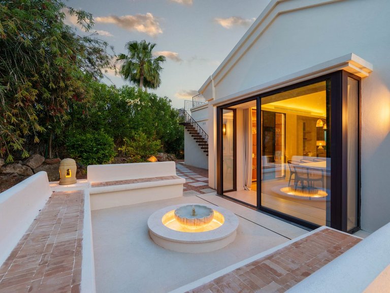 Villa for Sale in Nueva Andalucia, Malaga 16