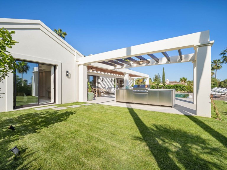 Villa for Sale in Nueva Andalucia, Malaga 29