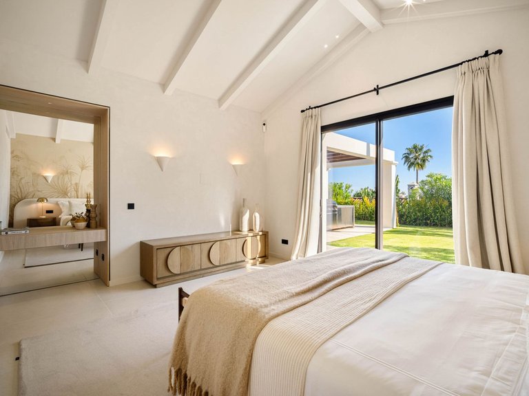 Villa for Sale in Nueva Andalucia, Malaga 35