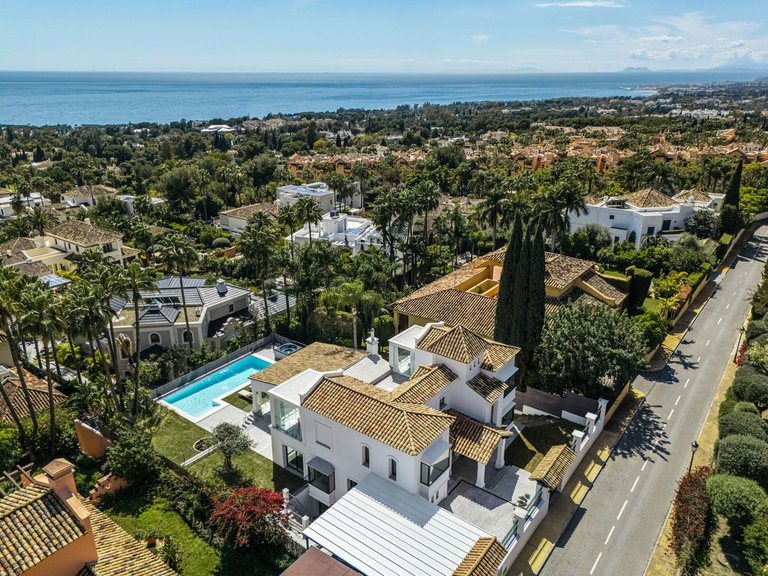 Villa for Sale in Marbella Golden Mile, Malaga 3